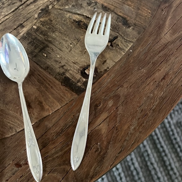 Vintage Oneida 5 pc Flatware Set: - Picture 6 of 16